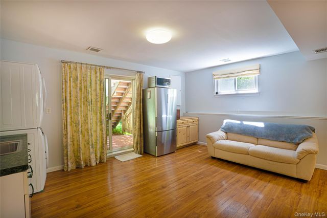 50 Runnymeade Drive, East Hampton, NY 11937