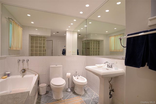 50 Runnymeade Drive, East Hampton, NY 11937