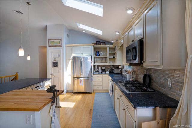 50 Runnymeade Drive, East Hampton, NY 11937