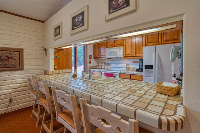 3 Tres Hermanos Road, Placitas, NM 87043