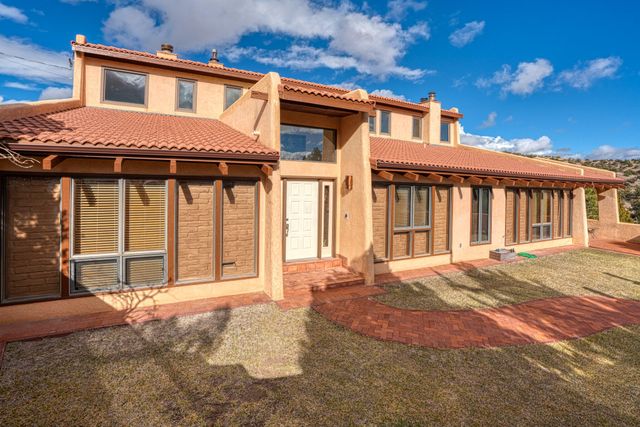 3 Tres Hermanos Road, Placitas, NM 87043