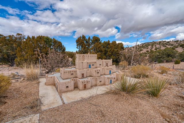 3 Tres Hermanos Road, Placitas, NM 87043