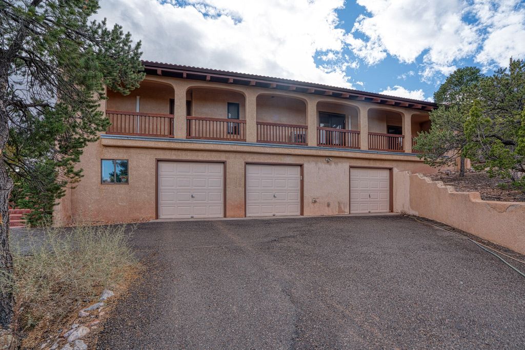 3 Tres Hermanos Road, Placitas, NM 87043