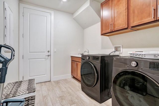 704 FOX EDGE COURT, Oviedo, FL 32765