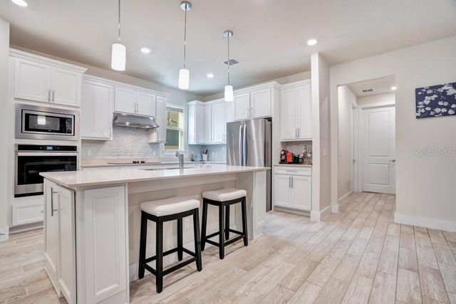 704 FOX EDGE COURT, Oviedo, FL 32765