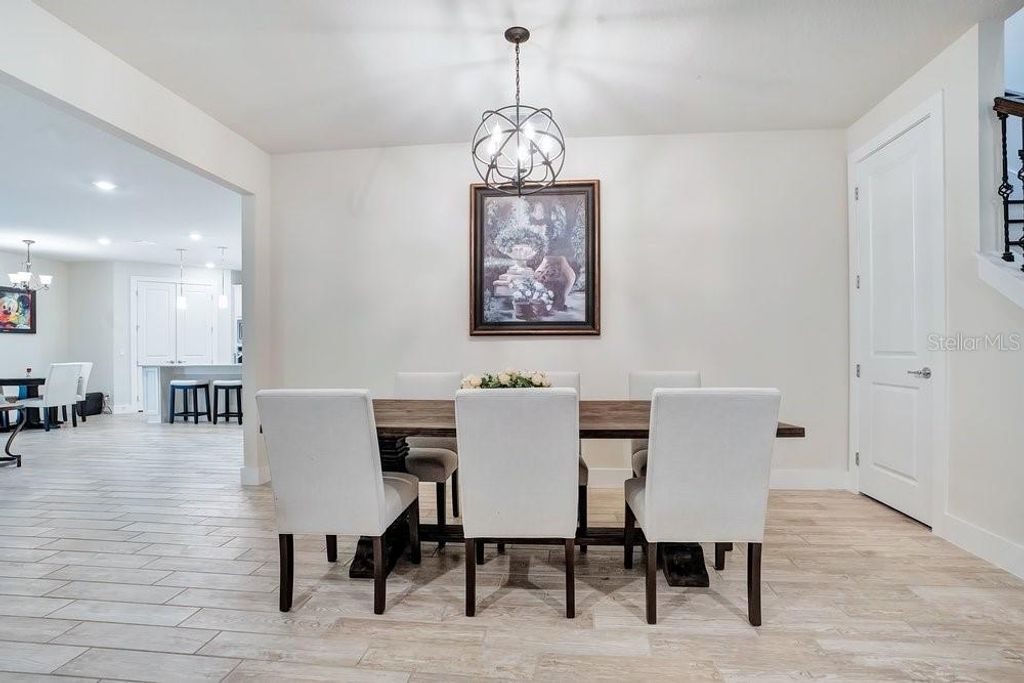 Image 16 of property listing at 704 FOX EDGE COURT, Oviedo, FL 32765