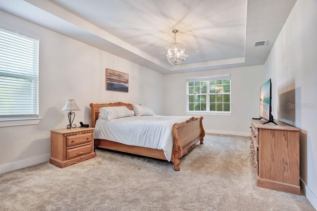 Image 18 of property listing at 704 FOX EDGE COURT, Oviedo, FL 32765