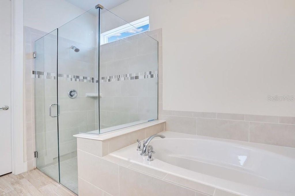 Image 21 of property listing at 704 FOX EDGE COURT, Oviedo, FL 32765