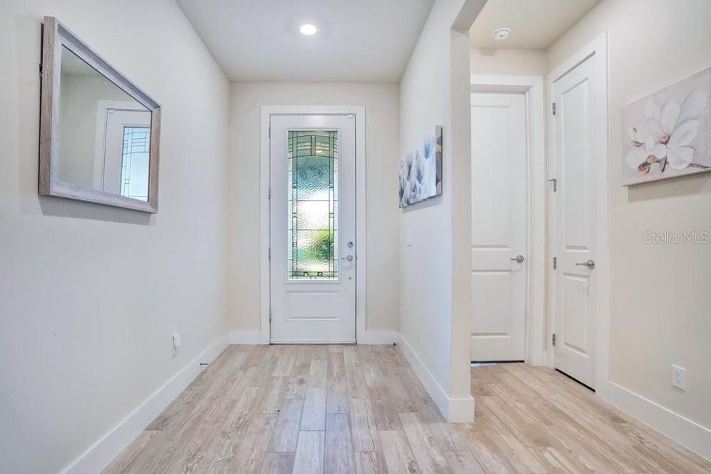 Image 23 of property listing at 704 FOX EDGE COURT, Oviedo, FL 32765