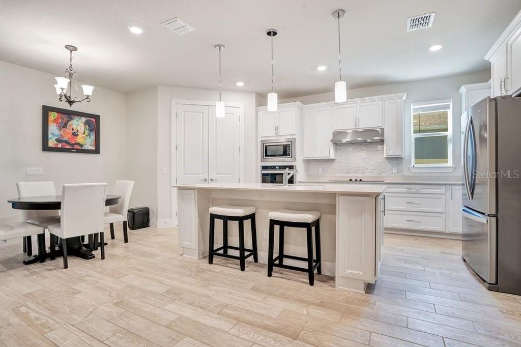 Image 4 of property listing at 704 FOX EDGE COURT, Oviedo, FL 32765