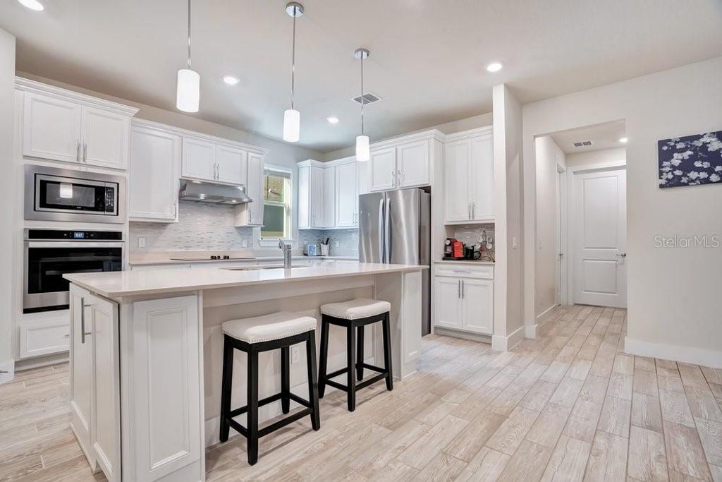 Image 7 of property listing at 704 FOX EDGE COURT, Oviedo, FL 32765