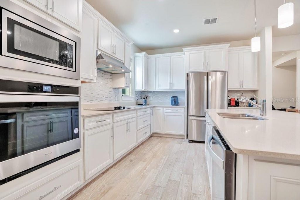 Image 8 of property listing at 704 FOX EDGE COURT, Oviedo, FL 32765