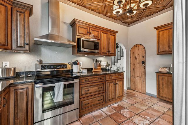 945 11TH STREET N, St Petersburg, FL 33705