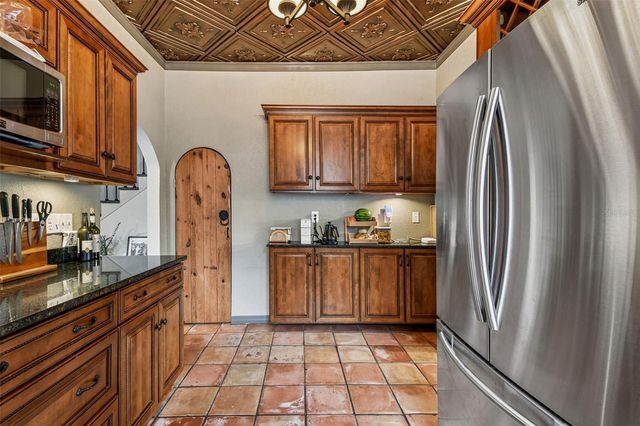 945 11TH STREET N, St Petersburg, FL 33705