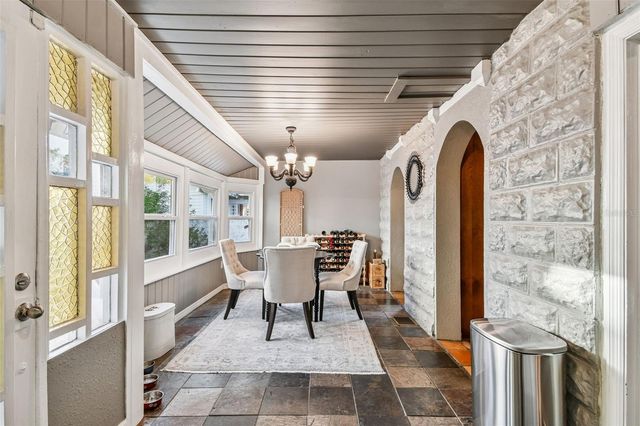 945 11TH STREET N, St Petersburg, FL 33705