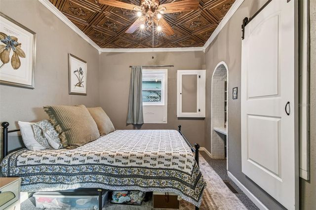 945 11TH STREET N, St Petersburg, FL 33705