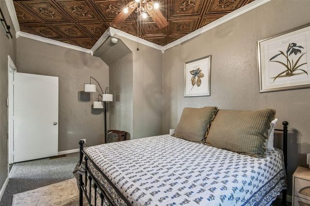 945 11TH STREET N, St Petersburg, FL 33705