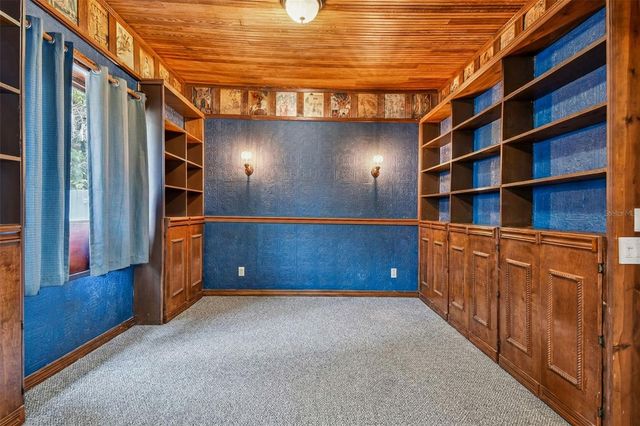 945 11TH STREET N, St Petersburg, FL 33705