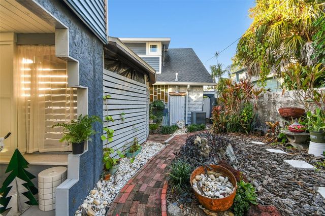 945 11TH STREET N, St Petersburg, FL 33705