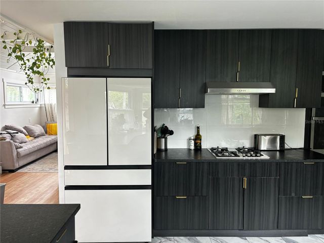 945 11TH STREET N, St Petersburg, FL 33705