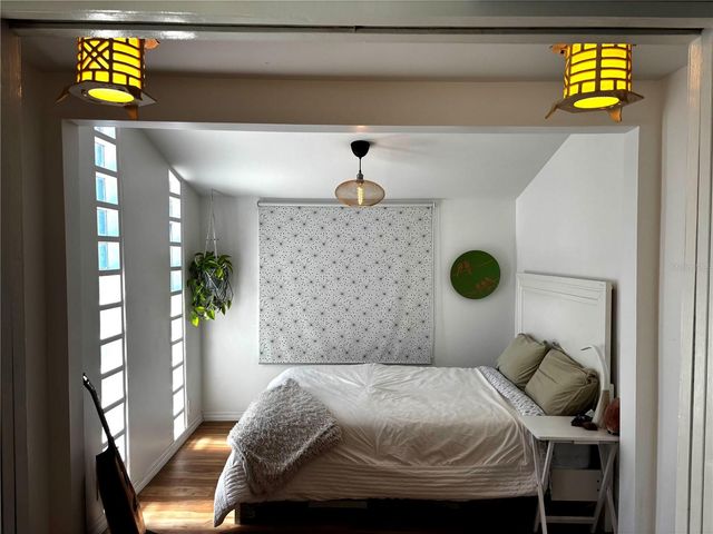 945 11TH STREET N, St Petersburg, FL 33705