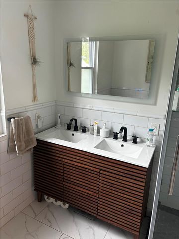 945 11TH STREET N, St Petersburg, FL 33705