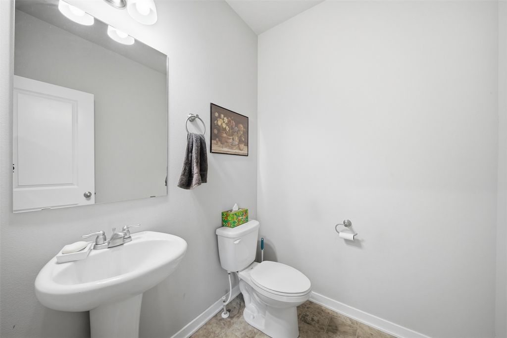 Image 10 of property listing at 3099 NW Irvinedale Drive, Ankeny, IA 50023