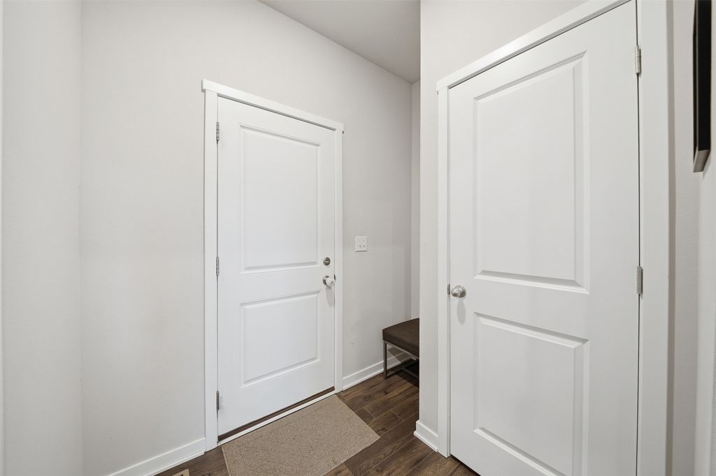 Image 16 of property listing at 3099 NW Irvinedale Drive, Ankeny, IA 50023