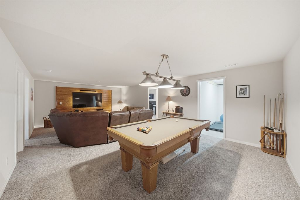 Image 17 of property listing at 3099 NW Irvinedale Drive, Ankeny, IA 50023