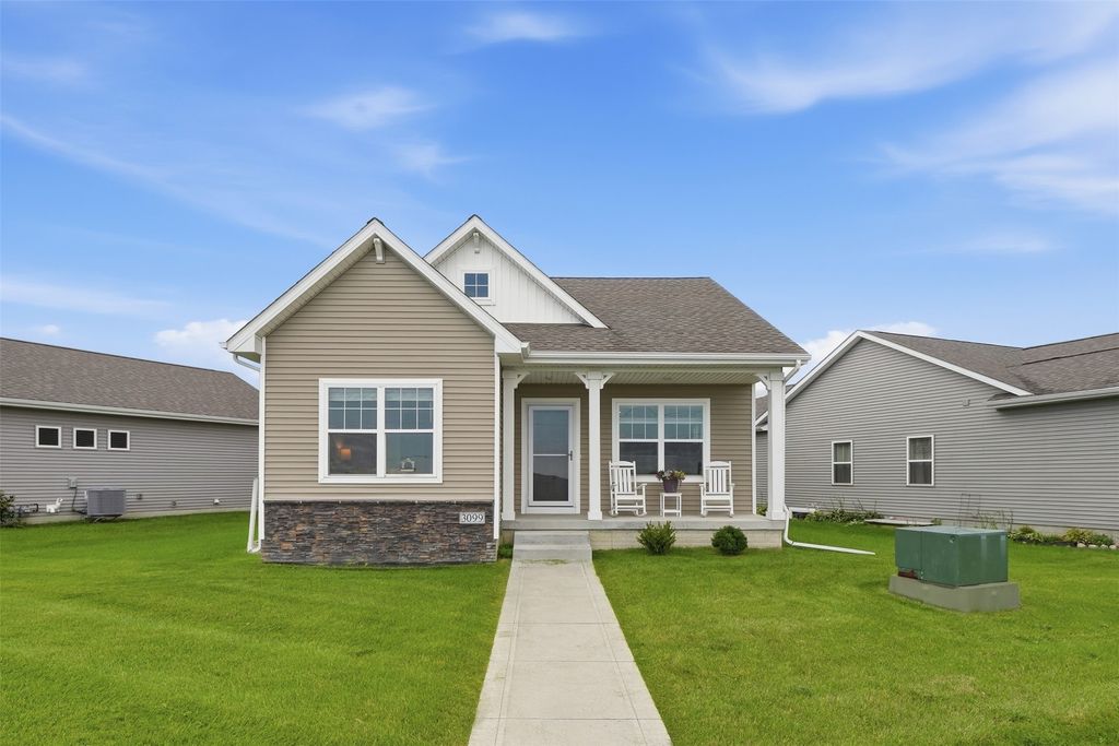 Image 2 of property listing at 3099 NW Irvinedale Drive, Ankeny, IA 50023