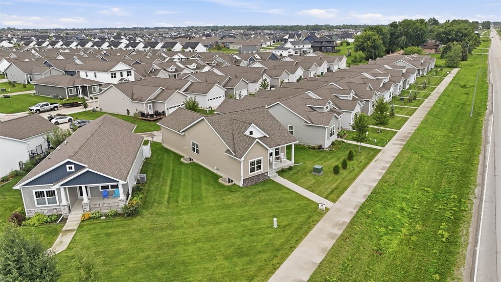 Image 27 of property listing at 3099 NW Irvinedale Drive, Ankeny, IA 50023