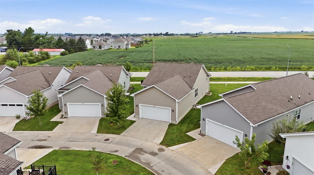 Image 31 of property listing at 3099 NW Irvinedale Drive, Ankeny, IA 50023