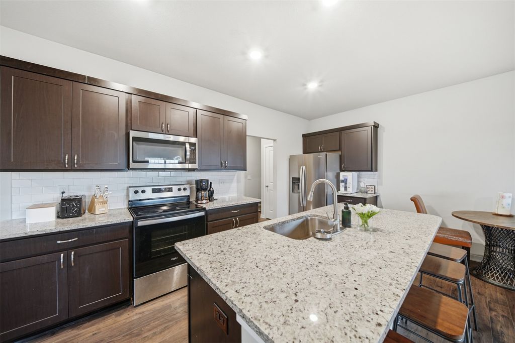 Image 4 of property listing at 3099 NW Irvinedale Drive, Ankeny, IA 50023