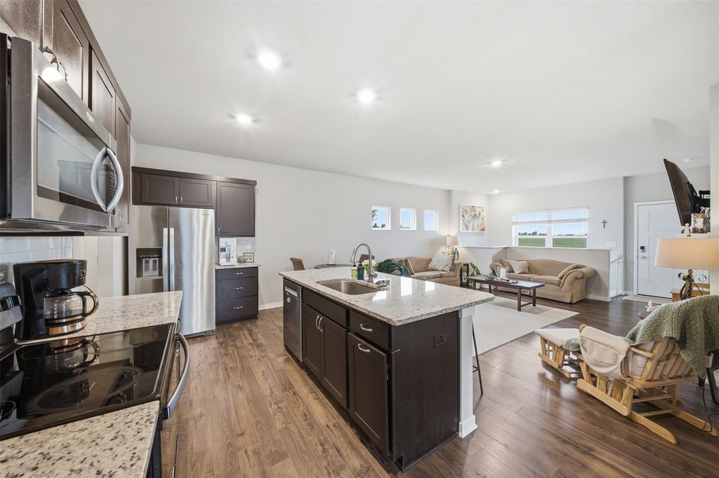 Image 5 of property listing at 3099 NW Irvinedale Drive, Ankeny, IA 50023