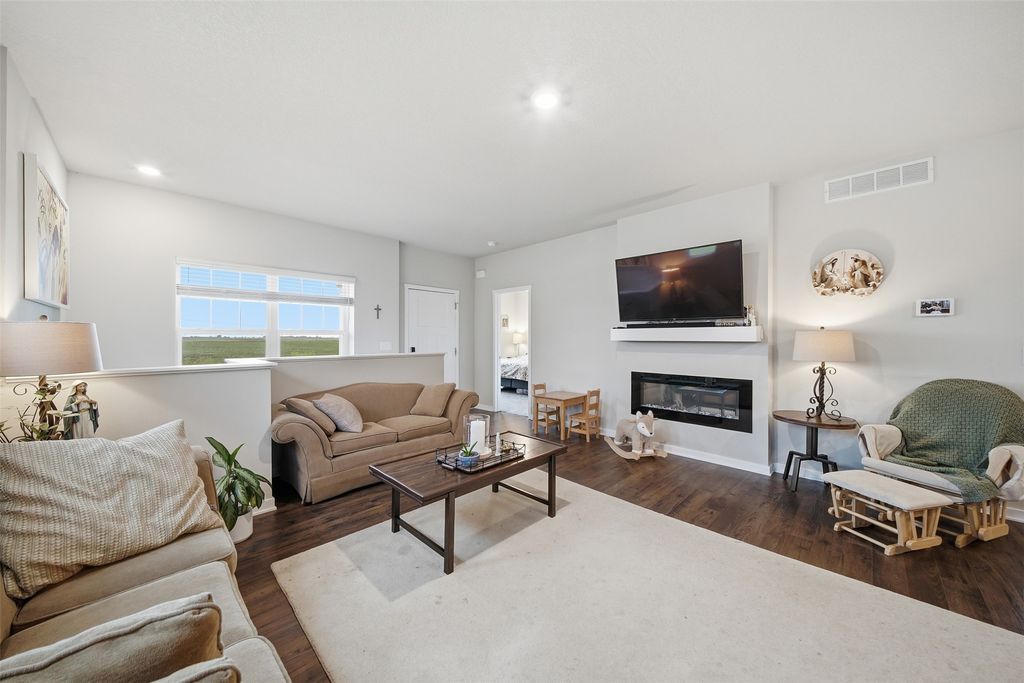 Image 6 of property listing at 3099 NW Irvinedale Drive, Ankeny, IA 50023