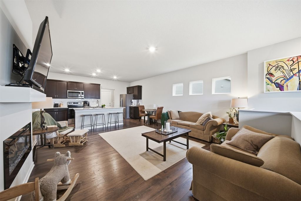 Image 9 of property listing at 3099 NW Irvinedale Drive, Ankeny, IA 50023