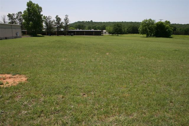 2611 W Highway 180 W, Mineral Wells, TX 76067