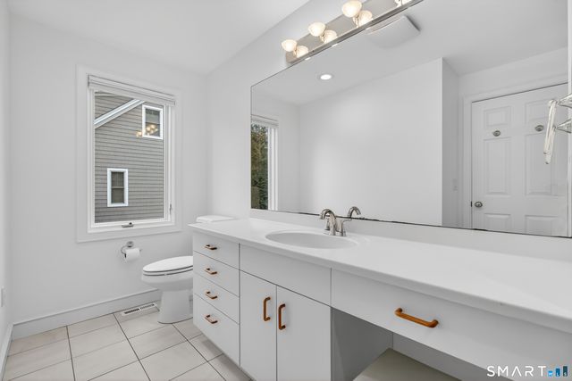 83 Old North Road, Stonington, CT 06355