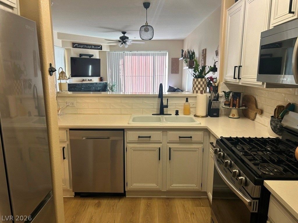 Image 16 of property listing at 7103 South Durango Drive 312, Las Vegas, NV 89113