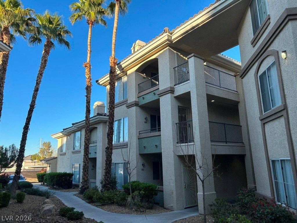 Image 2 of property listing at 7103 South Durango Drive 312, Las Vegas, NV 89113