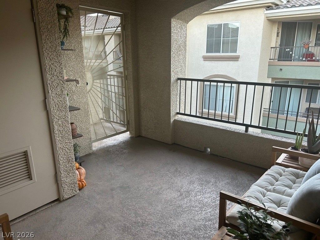 Image 4 of property listing at 7103 South Durango Drive 312, Las Vegas, NV 89113