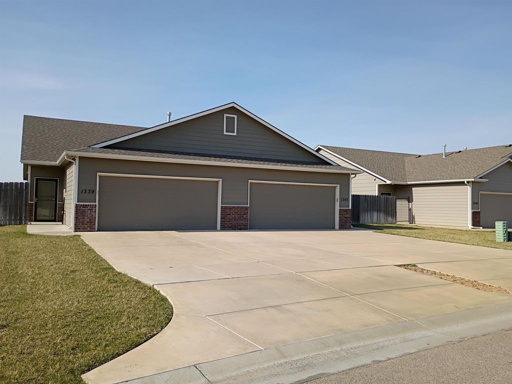 1339 N Azena St, Andover, KS 67002