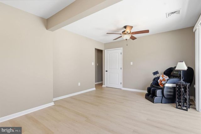 68 BUTTERNUT RD, Levittown, PA 19057