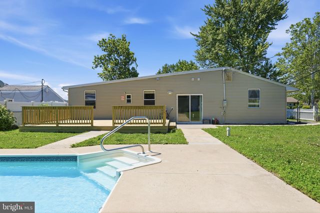 68 BUTTERNUT RD, Levittown, PA 19057