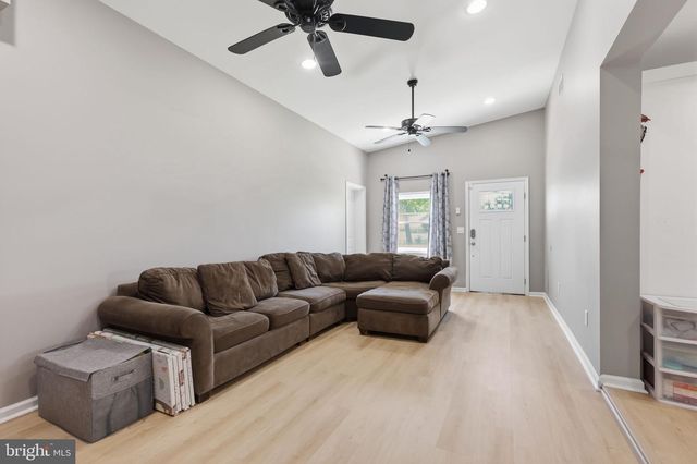 68 BUTTERNUT RD, Levittown, PA 19057