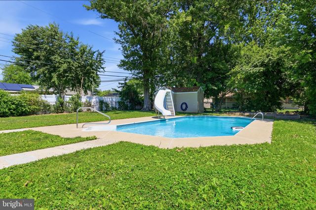 68 BUTTERNUT RD, Levittown, PA 19057