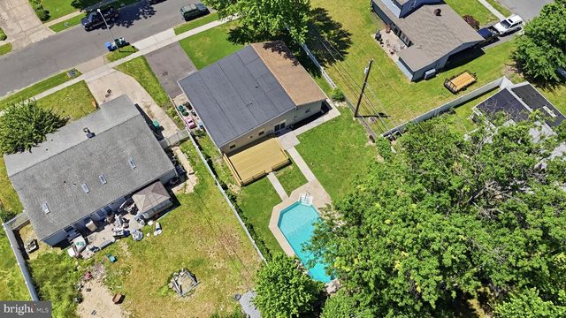 68 BUTTERNUT RD, Levittown, PA 19057