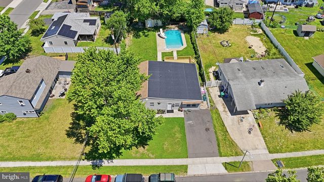 68 BUTTERNUT RD, Levittown, PA 19057