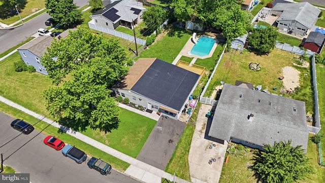 68 BUTTERNUT RD, Levittown, PA 19057