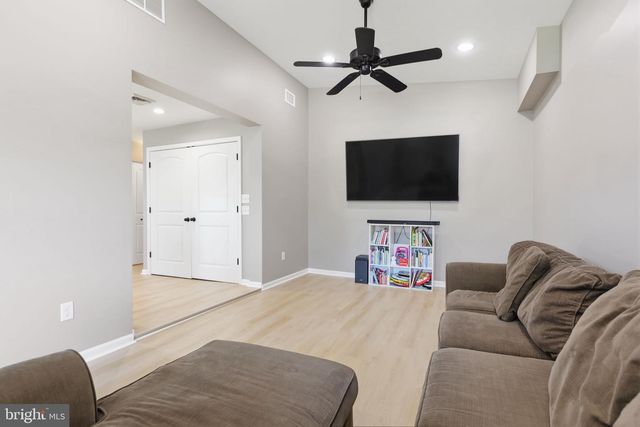 68 BUTTERNUT RD, Levittown, PA 19057